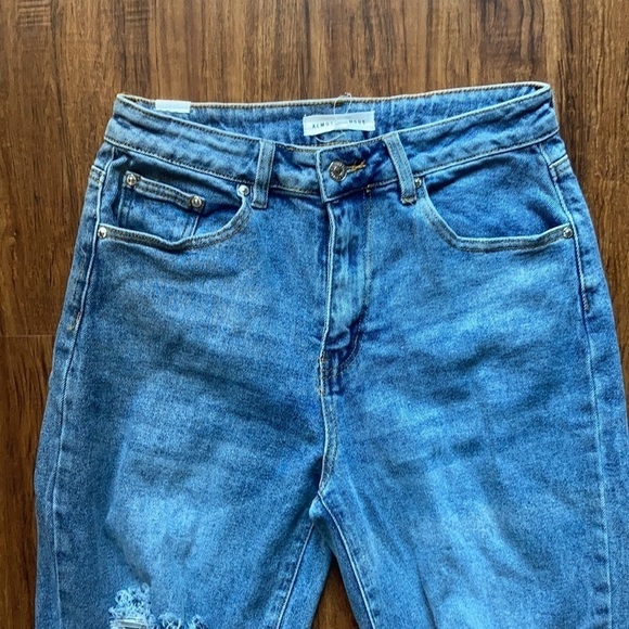 Almost famous Jeans distressed‎ wide leg cropped size 5 - Picture 2 of 5